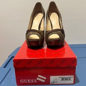 Guess Pump size 8M